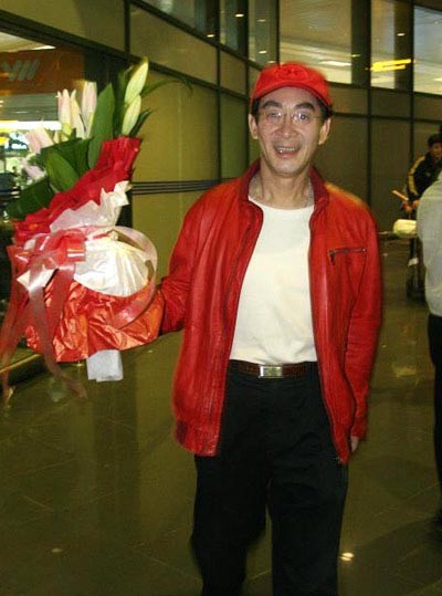 Đây là lần thứ hai, diễn viên Lục Tiểu Linh Đồng đến Việt Nam, sau lần đầu tiên là vào năm 1998. Ông đã có rất nhiều các hoạt động giao lưu với người hâm mộ Việt Nam. (Ảnh: 24h)